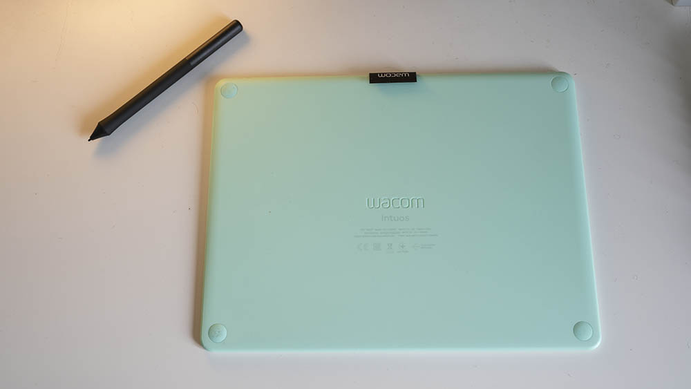 wacom intuos m drawing tablet