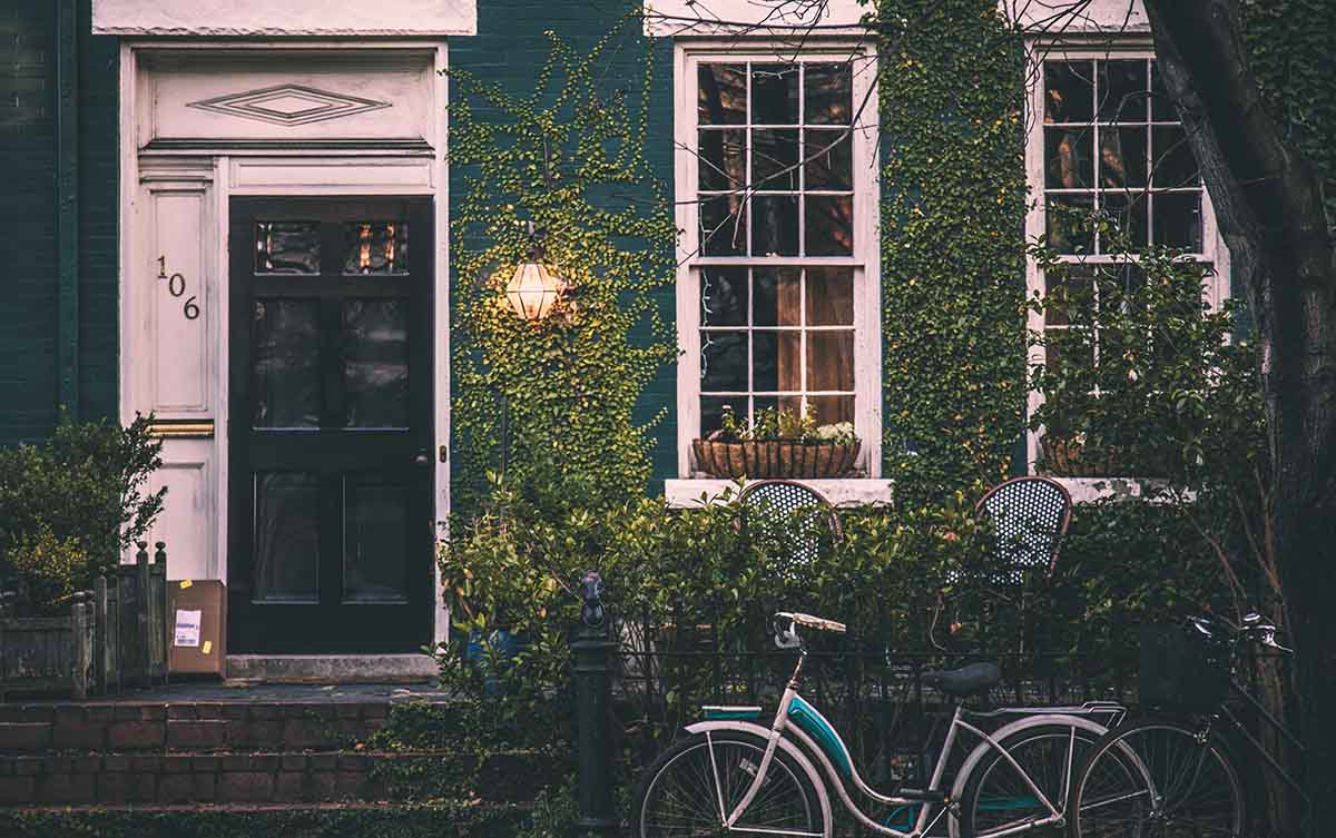 christopher-harris-bJqeJxeyiJE-unsplash-min