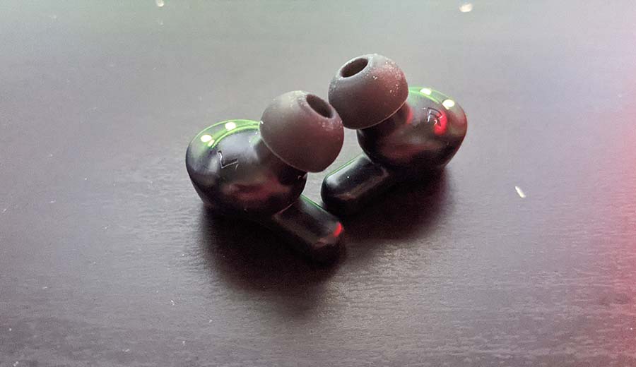 1More PistonBuds headphones